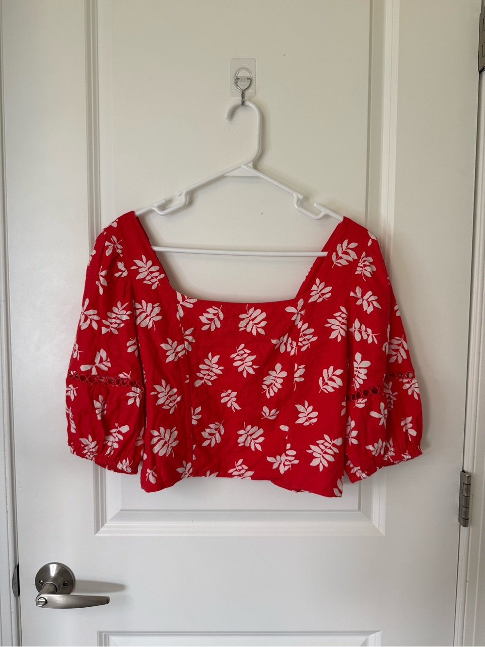 Ann Taylor Linen Blend Red Square-Neck Puff Sleeve Floral Crop Top
